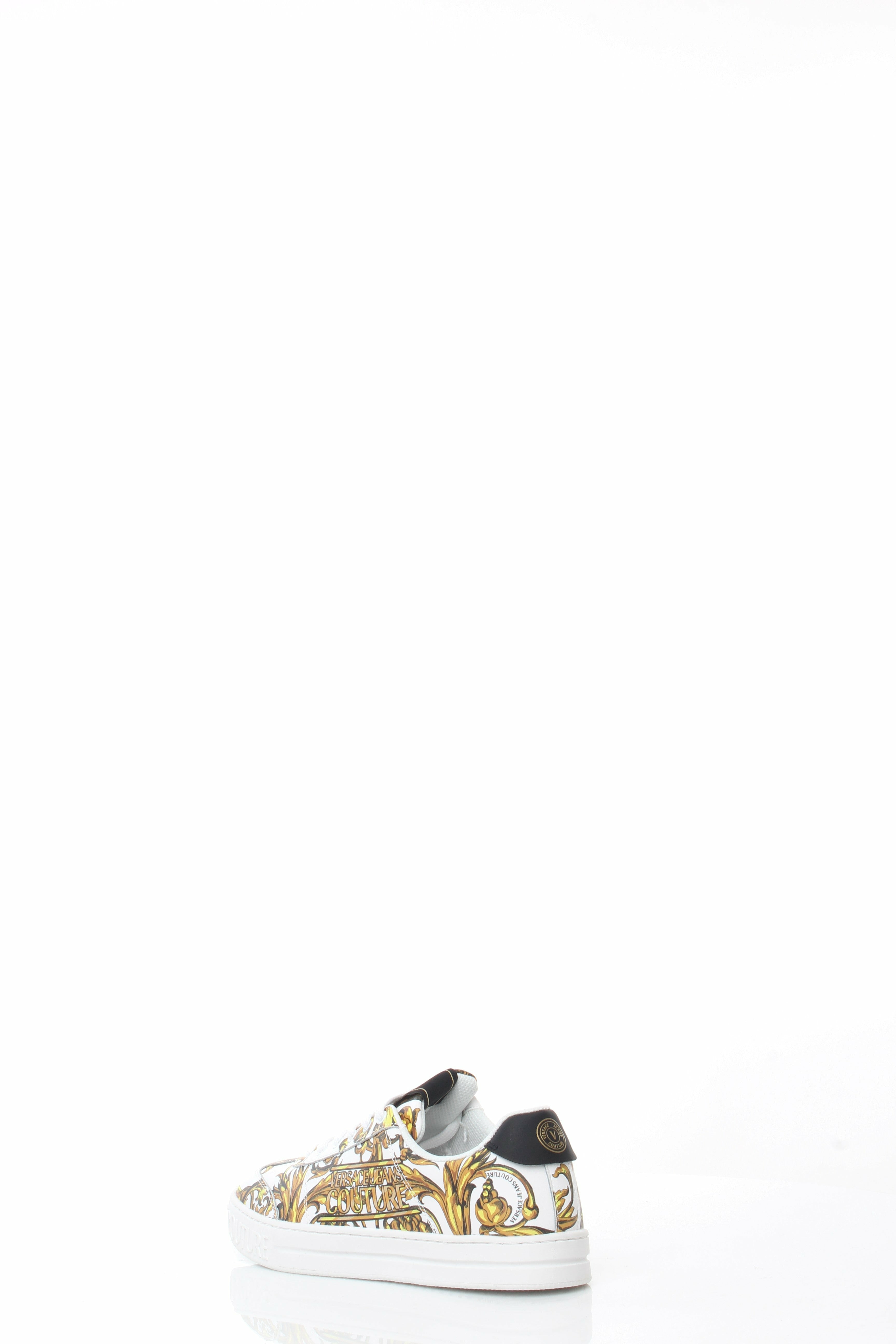 VERSACEJEANSCOUTURE 72YA3SK6-ZP100 sneakers in pelle con stampa barocca all-over, logo sul retro e patch con logo sulla linguetta