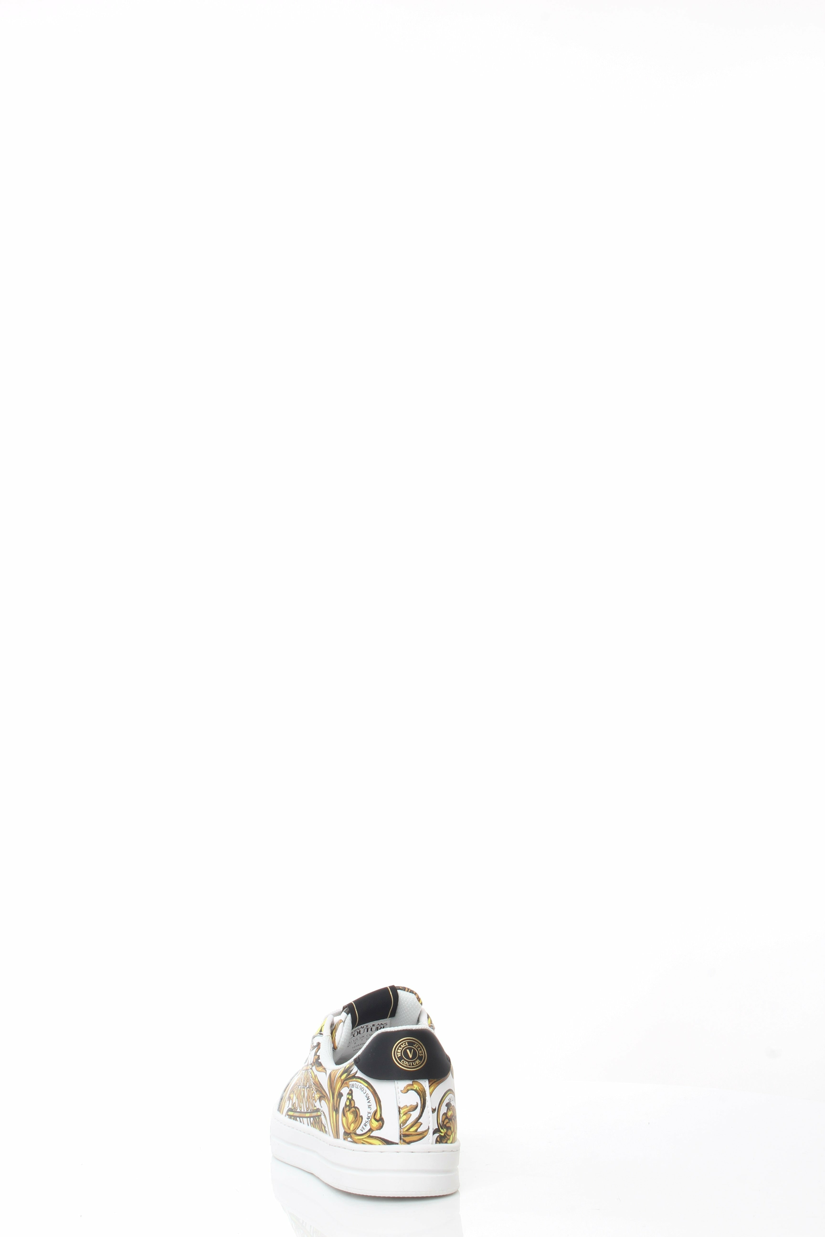 VERSACEJEANSCOUTURE 72YA3SK6-ZP100 sneakers in pelle con stampa barocca all-over, logo sul retro e patch con logo sulla linguetta
