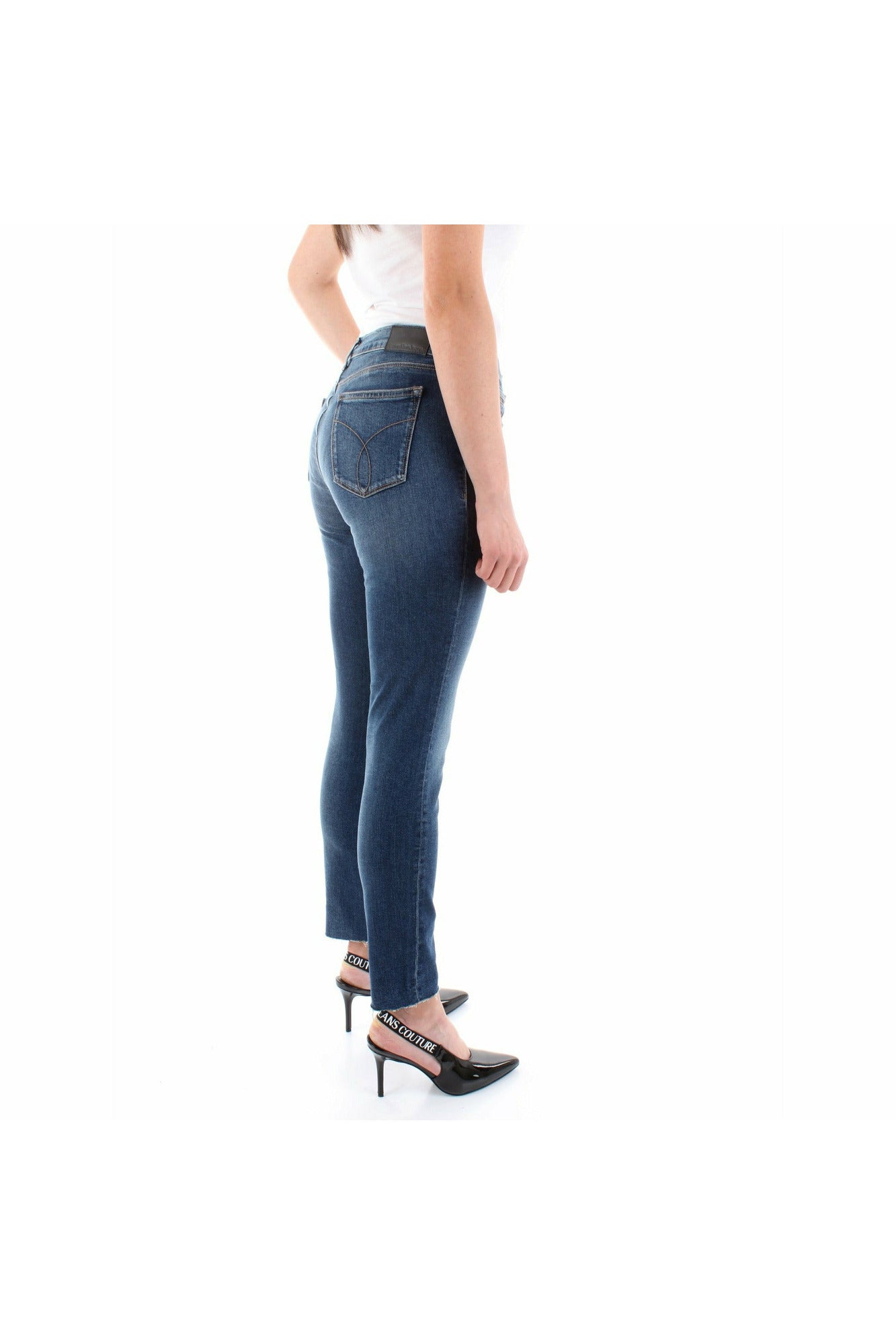 Calvin Klein J20J206206 jeans skinny fit effetto slavato con orlo sfrangiato